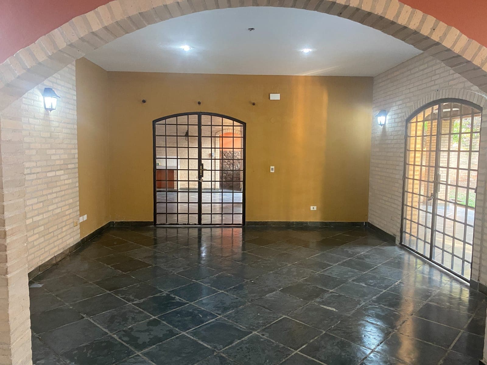 Casa de 5 dormitorios en Lambaré, foto 6 de 6