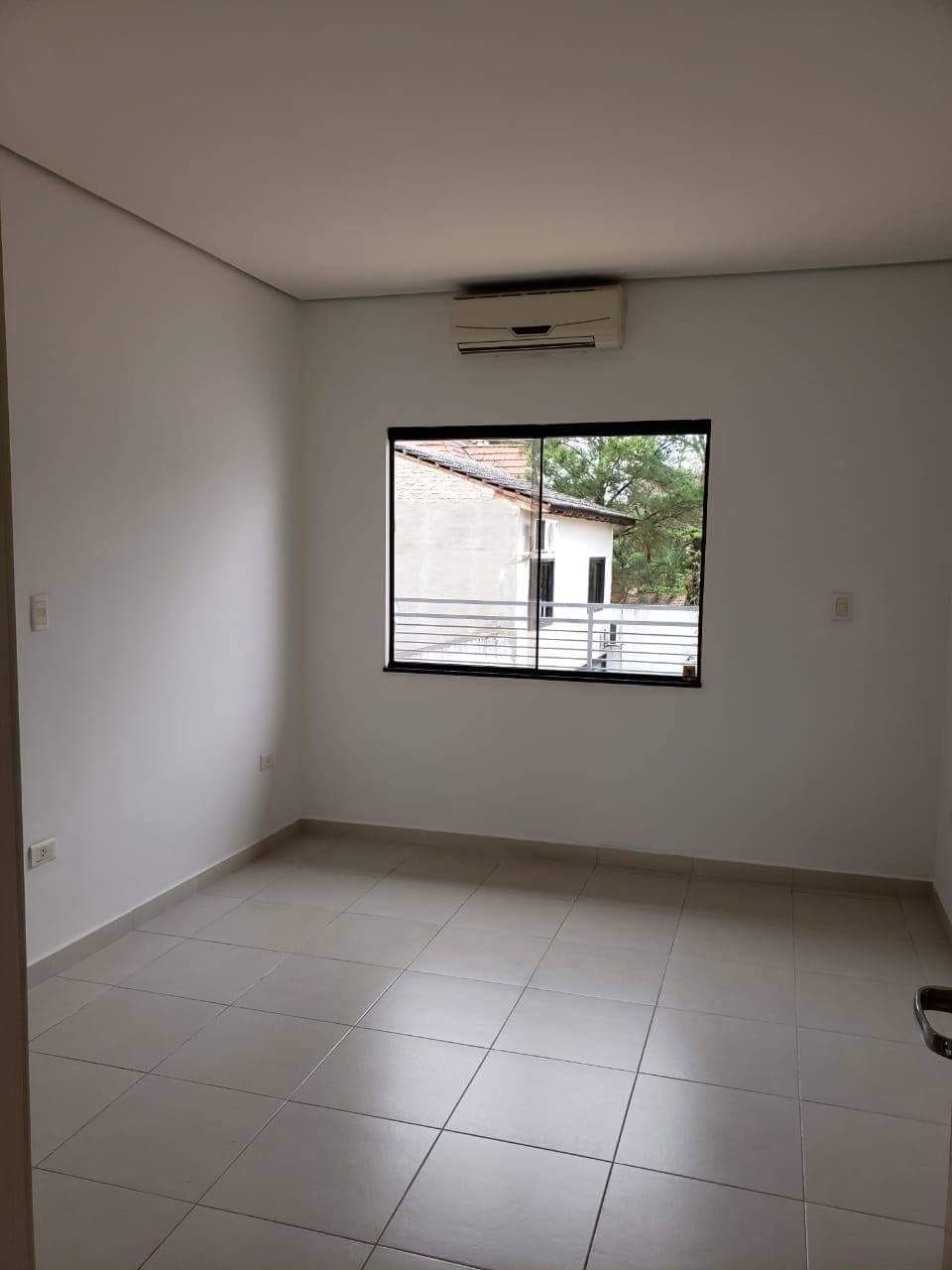 Dúplex de 3 dormitorios en Ycuá Satí, foto 5 de 6