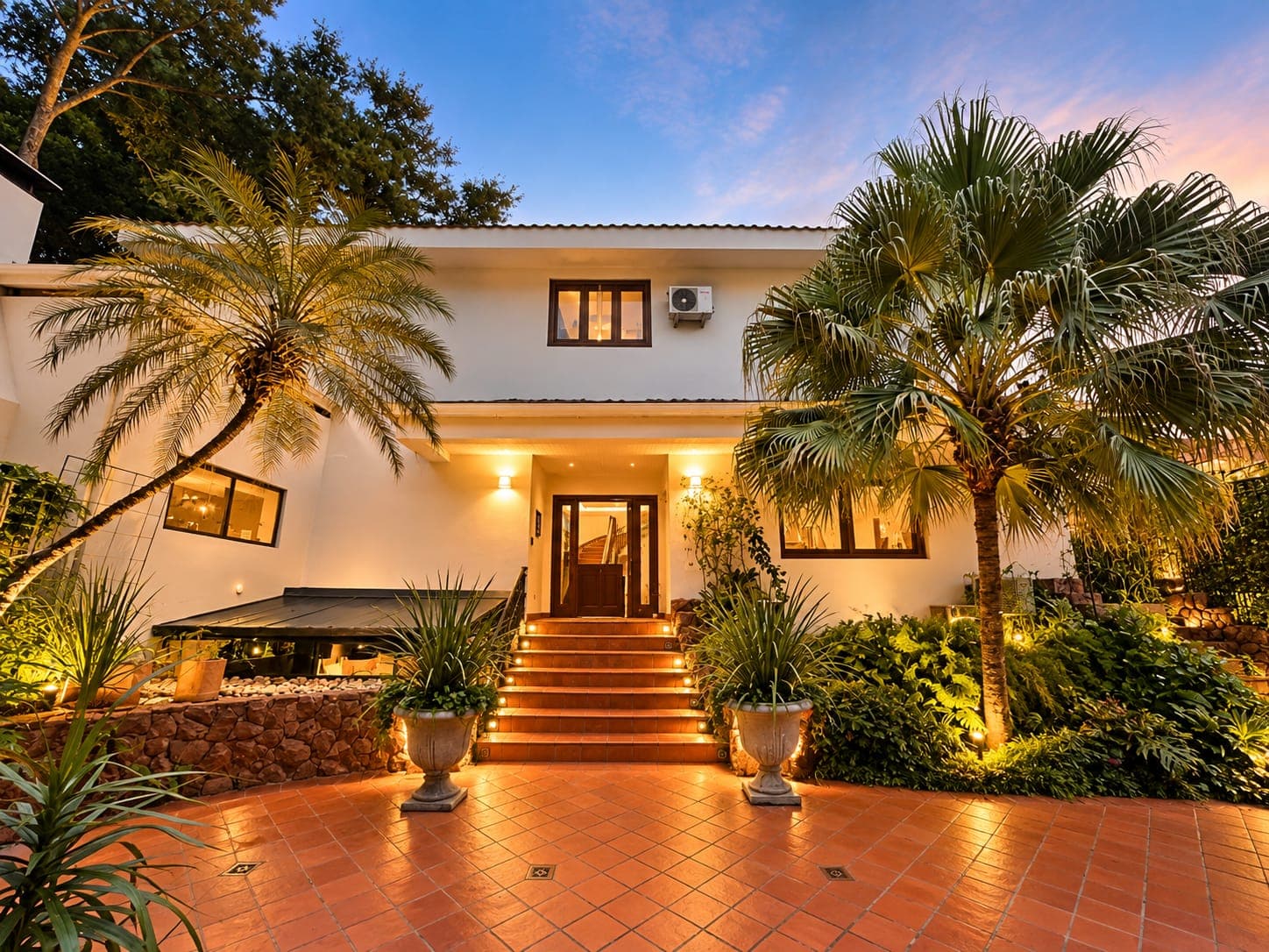Casa de 5 dormitorios en Lambaré